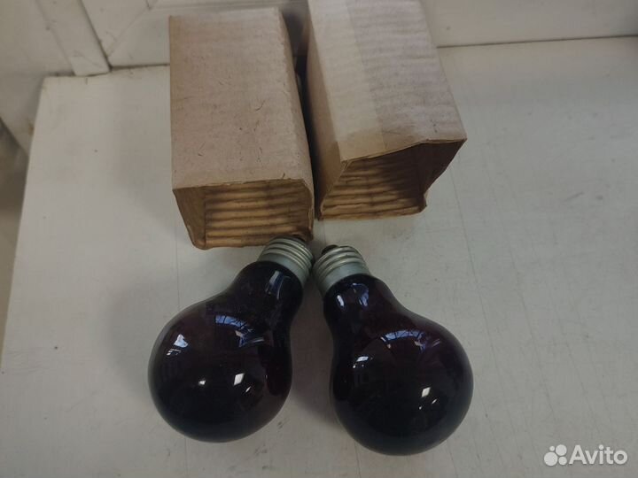 Лампа накаливания СССР красного цвета