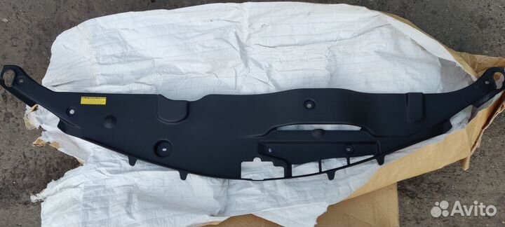 Накладка на рамку радиатора Toyota Camry 40 новый