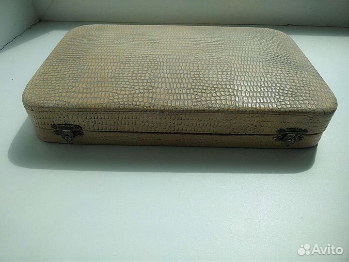Старинная коробочка с зеркалом