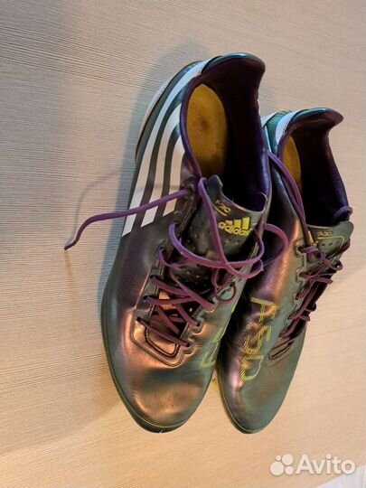 Футбольные бутсы adidas