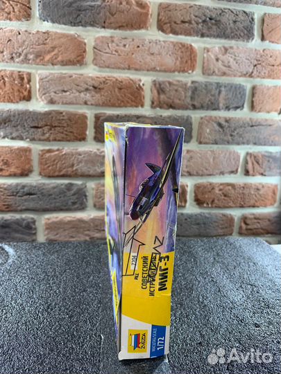 Сборная модель zvezda Советский истребитель миг-3