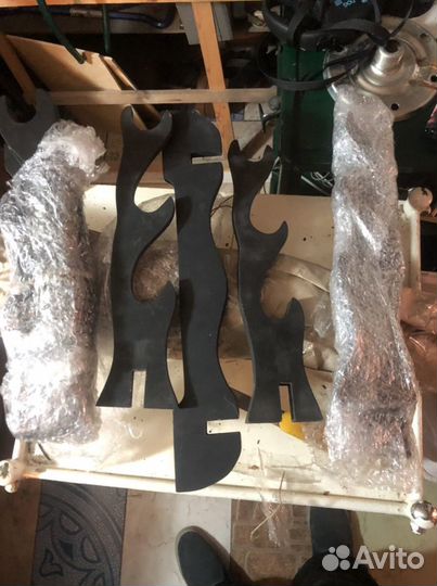 Настольные подставки под мечи