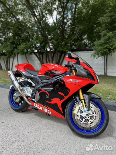 Aprilia RSV 1000R factory