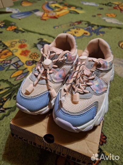 Кроссовки для девочки