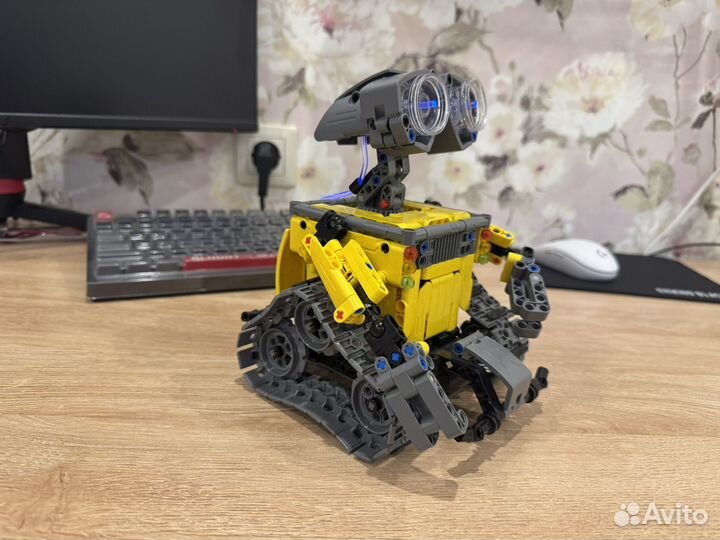 Робот Валли lego