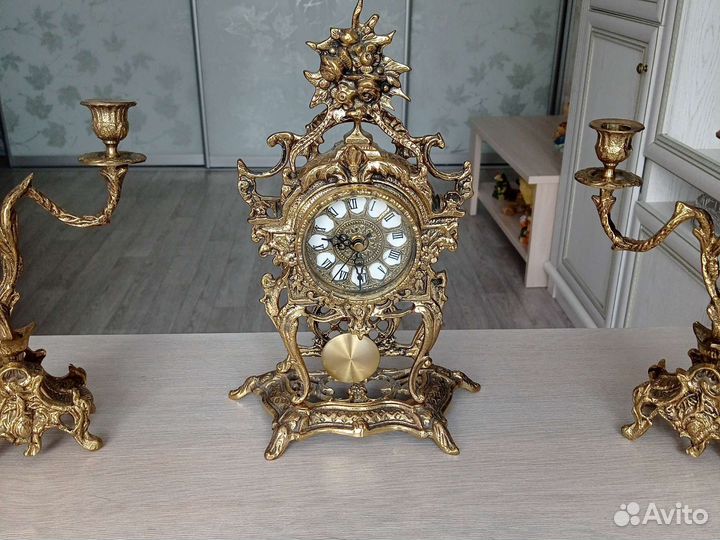 Часы каминные бронза, подсвечники