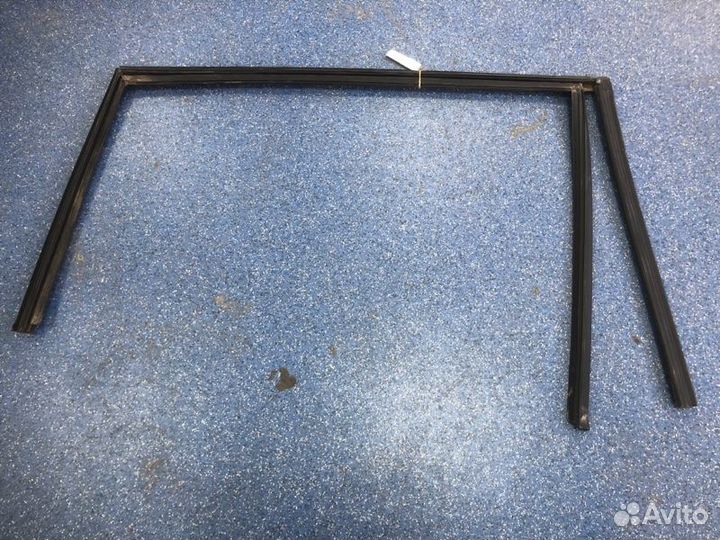 Уплотнитель стекла двери задний левый Ford Fusion