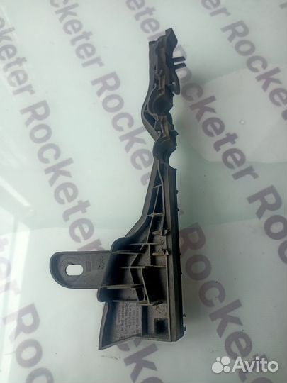 Кронштейн капота правый Mercedes-Benz W213