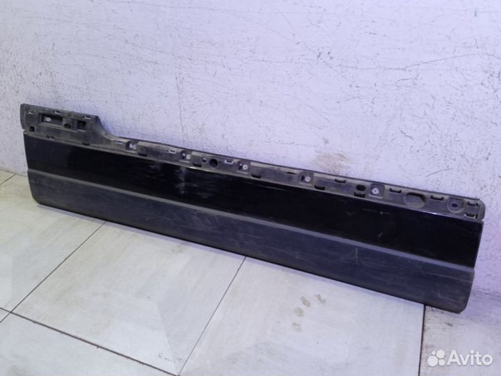 Накладка двери передней левой