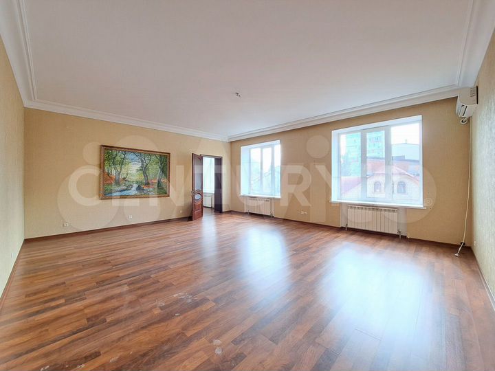 4-к. квартира, 200 м², 3/10 эт.