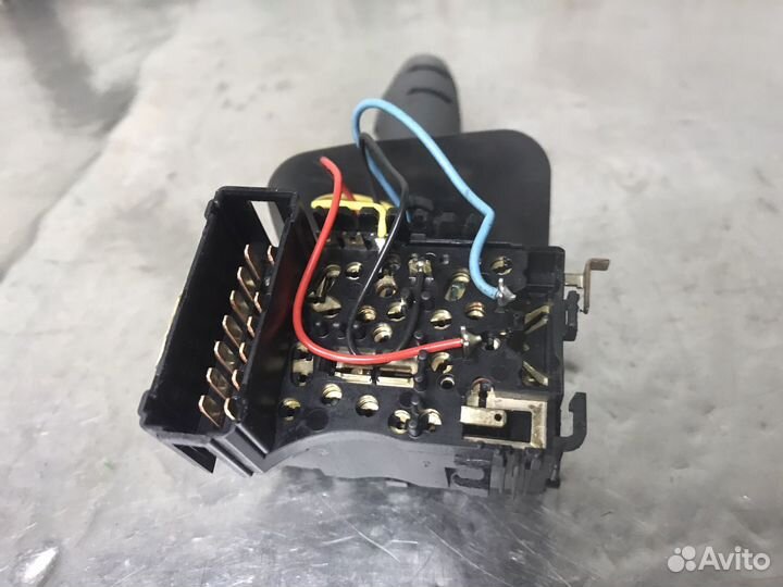 Переключатель подрулевой Renault Nissan LADA