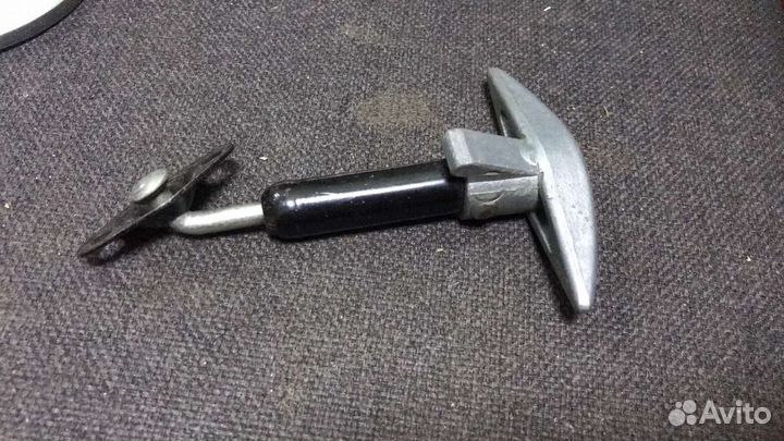 Замок на капот УАЗ газ