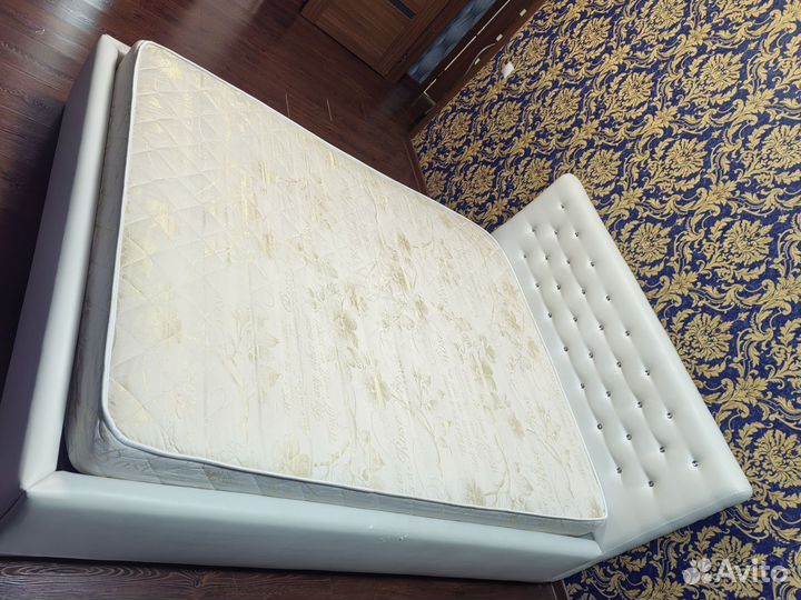 Кровать с матрасом бу 160*200