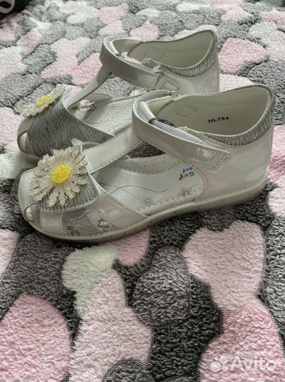 Сандали для девочек новые