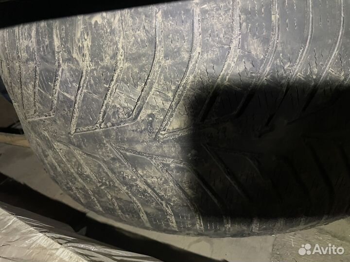 Nokian Tyres Hakkapeliitta 1 295/40 R21