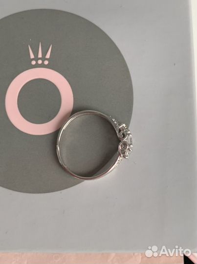 Серебряное кольцо с камушками