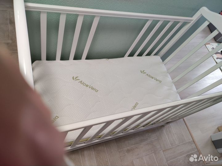 Детская кровать с маятником