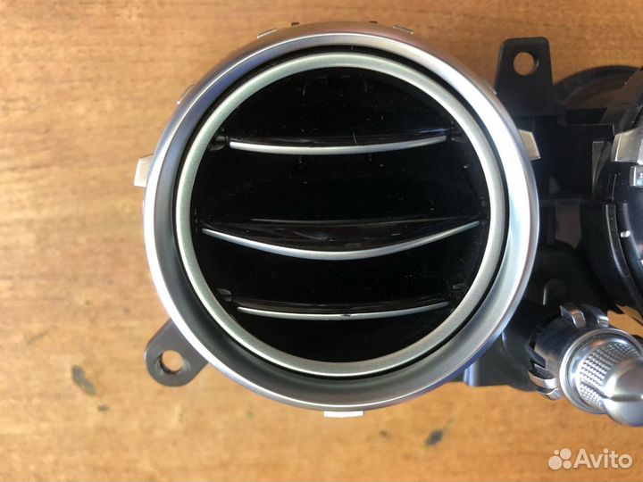 Дефлектор торпедо центральный Mercedes W213