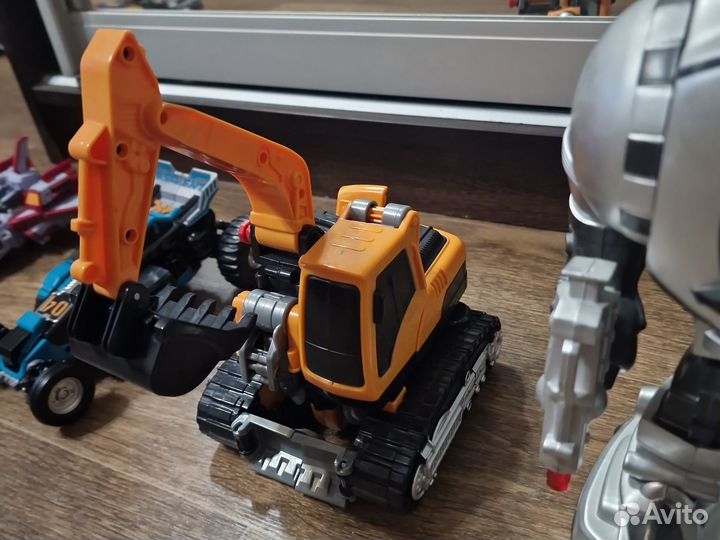Экскаватор игрушка
