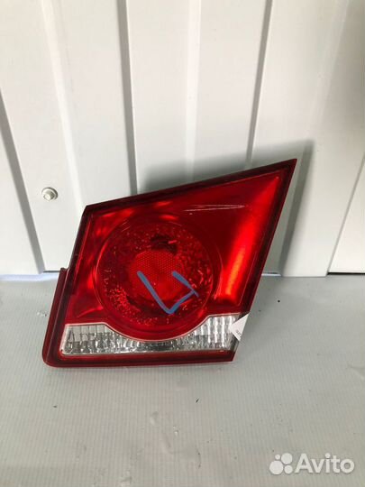 Фонарь правый внутренний Chevrolet Cruze Sedan