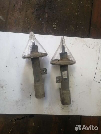 Стойки citroen c4 перед