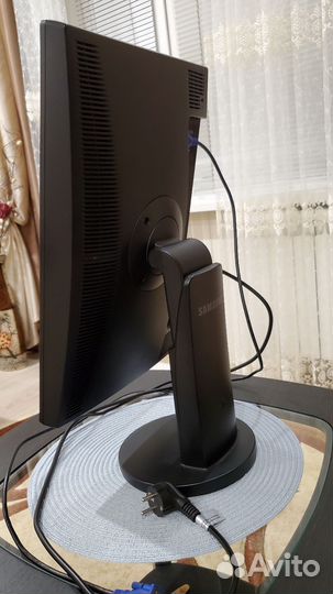 Монитор 22 дюйма