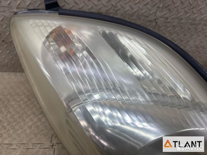 Фара передняя правая toyota vitz