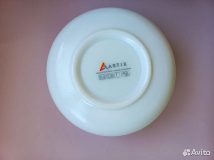 Набор салатников с крышкой новый 3 предмета