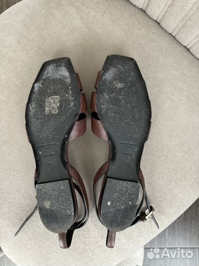 Сандалии босоножки Saint Laurent 37