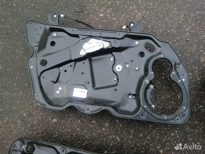 Стеклоподъемник задний левый Volkswagen Passat B6