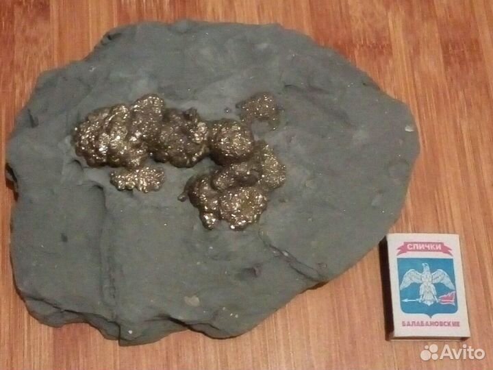 Пирит в породе