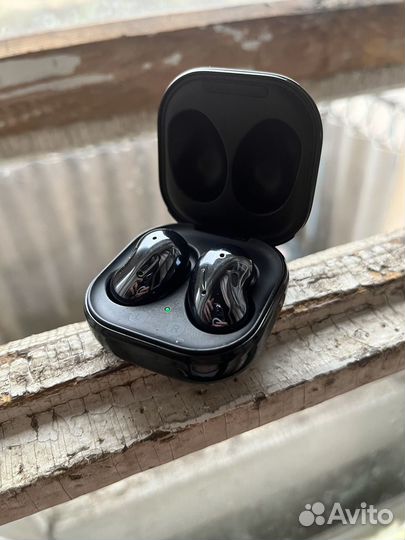 Беспроводные наушники samsung galaxy buds live