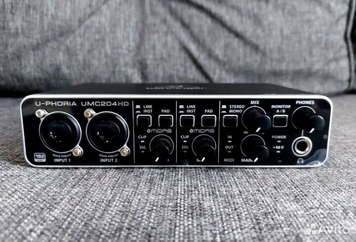 Звуковая карта Behringer U-Phoria umc204hd