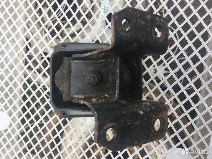 Кронштейн двигателя правый Киа Спортейдж