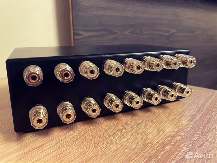 Селектор (коммутатор) 2 усилителя на 2 акустики