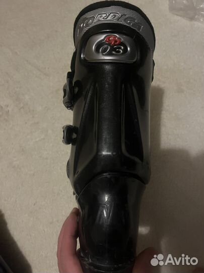 Горнолыжные ботинки и лыжи