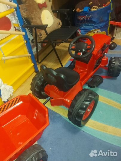 Детский трактор с педалями