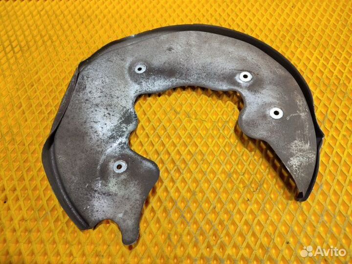 Защитный кожух тормозного диска задний правый Audi