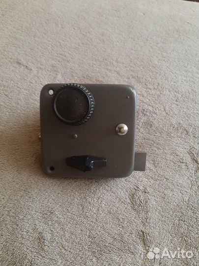 Замок накладной цилиндровый