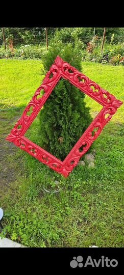 Зеркало в резной раме