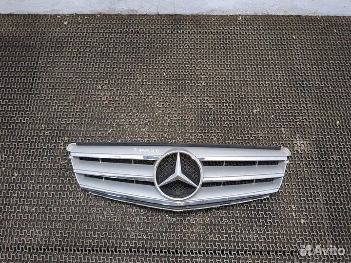 Решетка радиатора Mercedes C W204, 2010