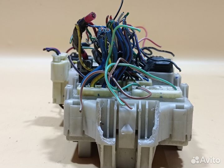 Блок предохранителей салонный Mitsubishi Outlander