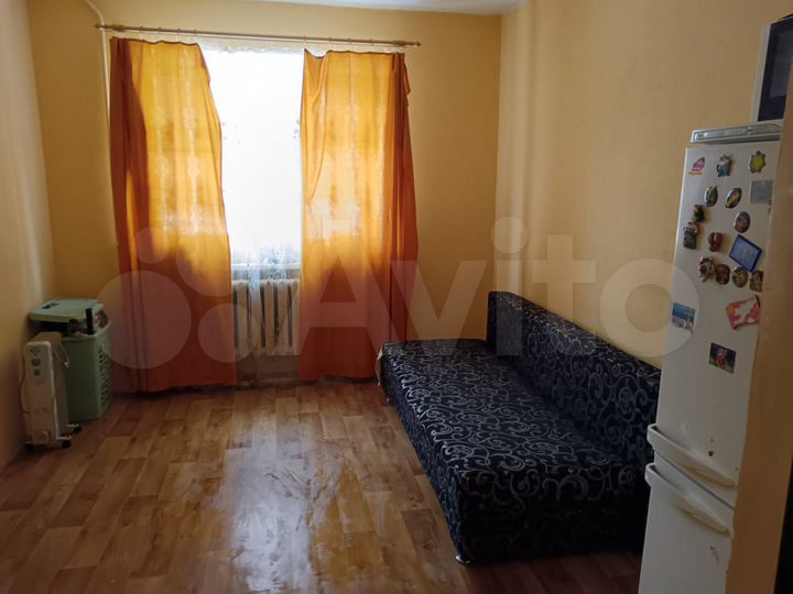 Комната 12 м² в 8-к., 1/5 эт.