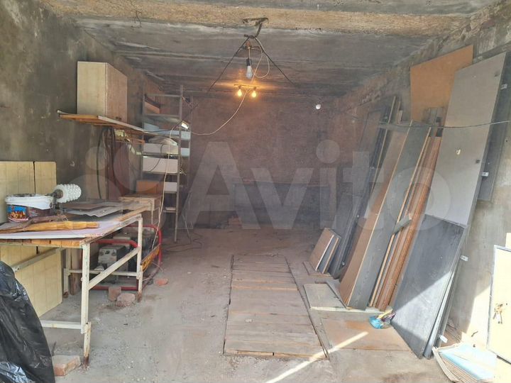 Гараж, > 30 м²