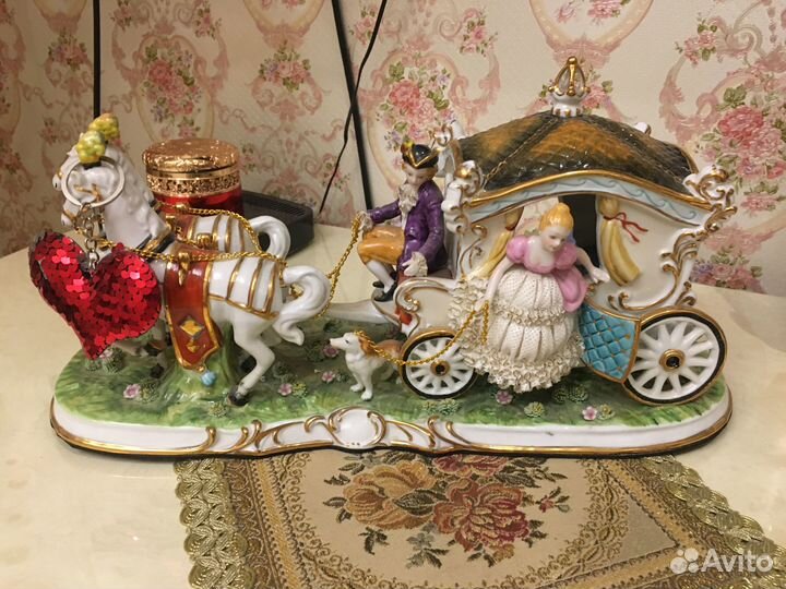 Фарфоровая карета