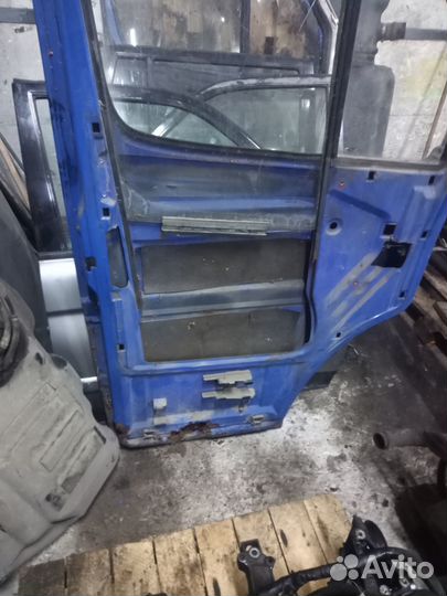 Двери передние на Спринтер по ремонт