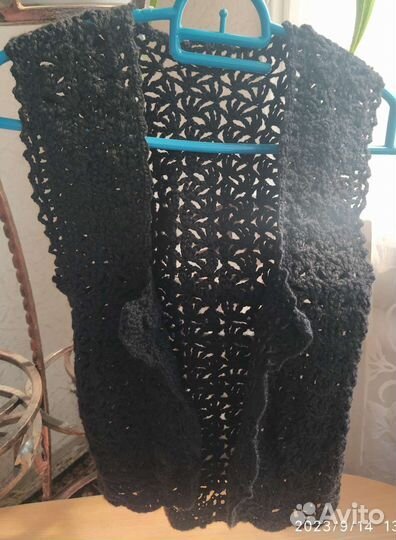 Жилетка женская вязаная