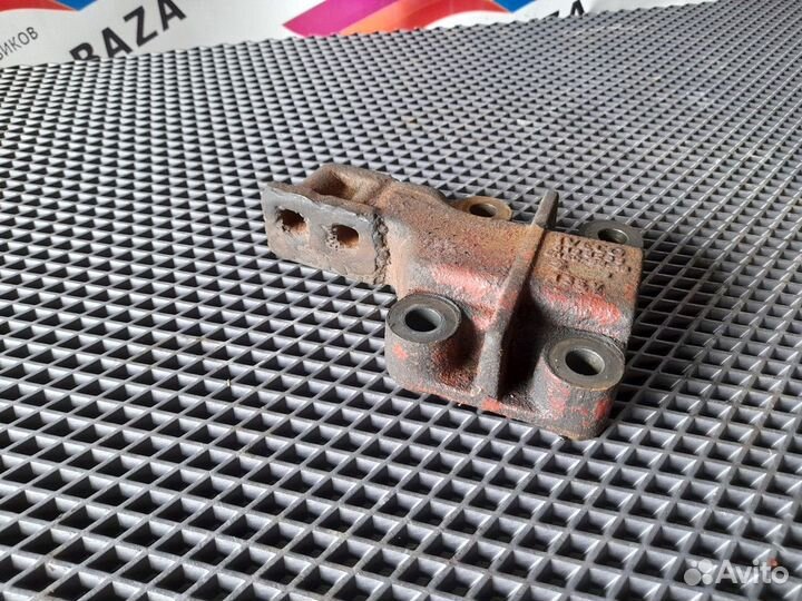 8138233 Кронштейн двигателя задний правый