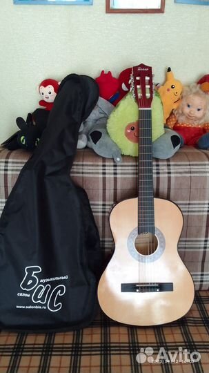Продам гитару 3/4. Новая