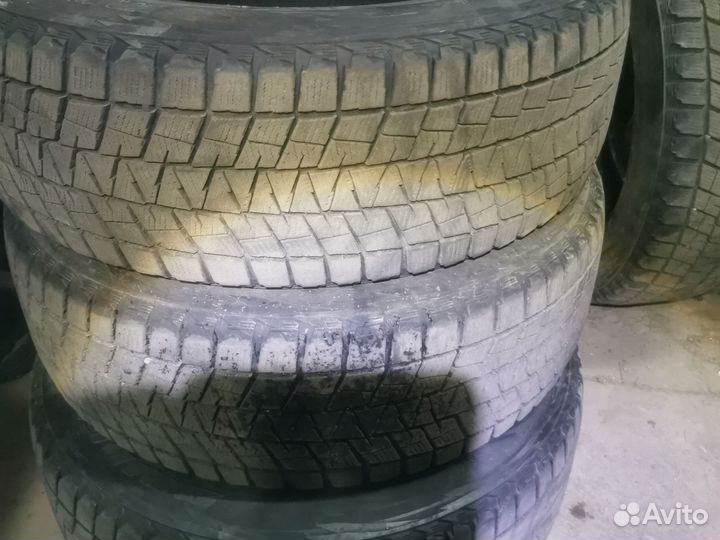 Bridgestone Blizzak DM-V2 215/60 R17